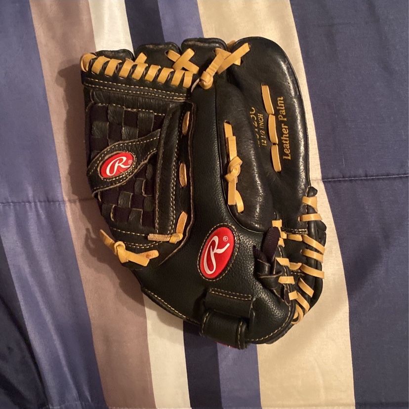 Rawlings Baseball Glove