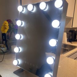 iHome Hollywood Pro Makeup Mirror/Vanity