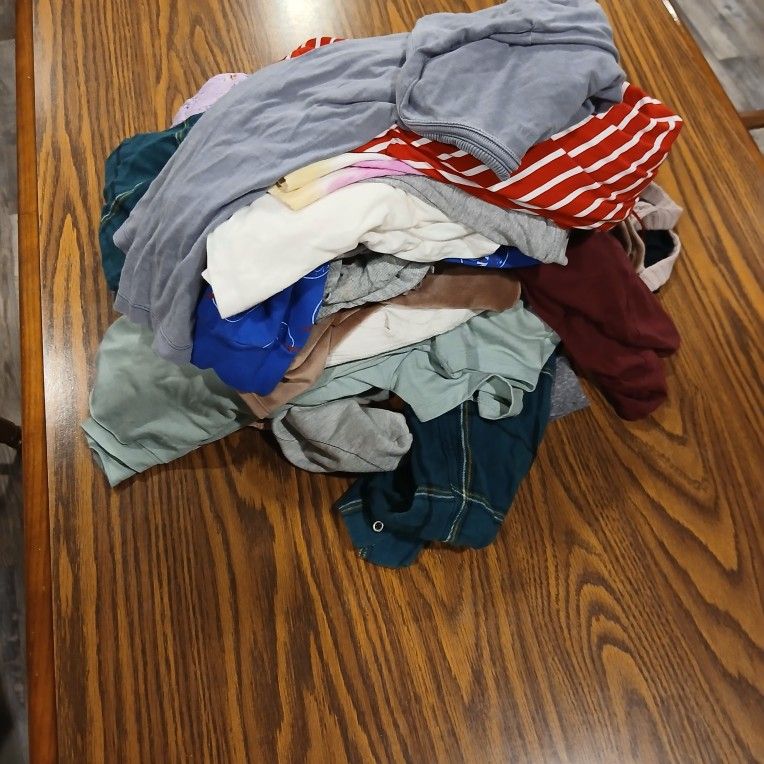 Lot Of 27 Womens Size Small And Medium Shirts Dresses Tank Tops Long Sleeve Shirts Tops
