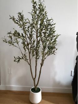 Artificial olive tree