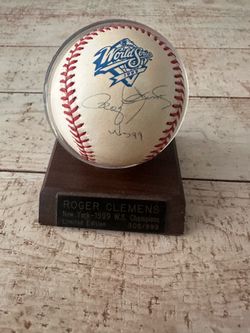 ROGER CLEMENS SIGNED BASEBALL
