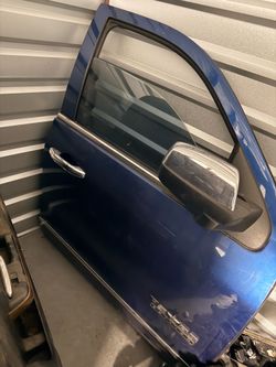 Silverado 2014-2018 passenger door with mirror