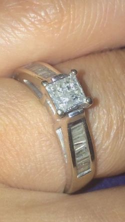 14K White Gold Diamond Ring Size 7