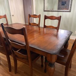 Dining Table w extension & Chairs