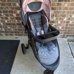 Stroller. Baby Trend Stroller. 3 Wheels. Clean. Reclines 
