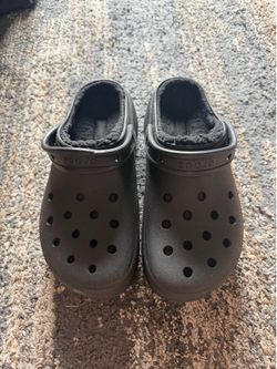 Size 9 women's fuzzy classic lined Crocs