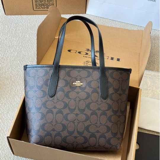 A very convenient tote bag that is stylish and versatile.