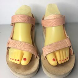 TEVA TROPICAL PEACH MIDFORM UNIVERSAL GEOMETRIC LEATHER SANDALS, US 7