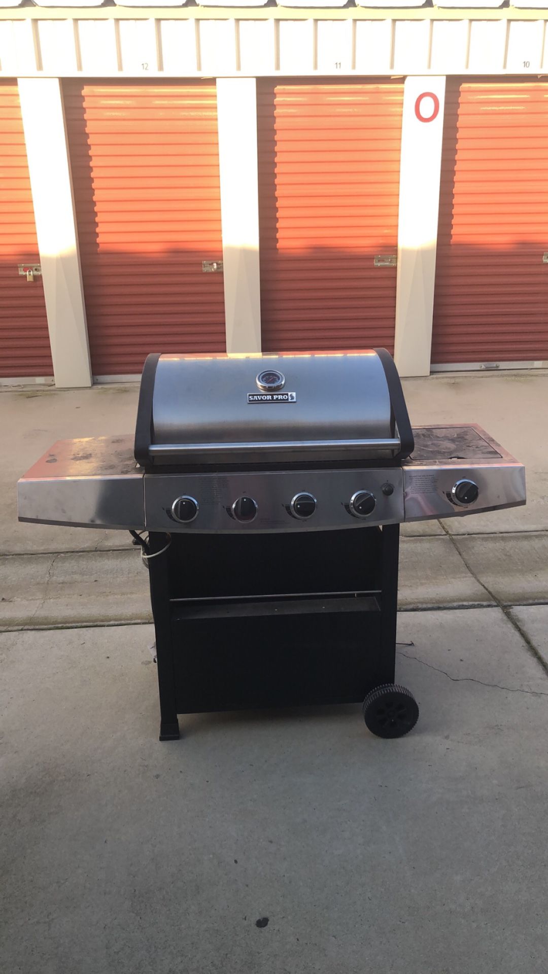 Savor Pro 4 Burner Gas Grill