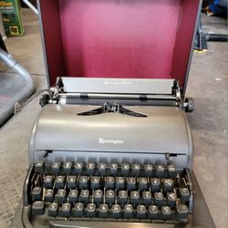 Typewriter Remington Rand