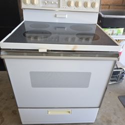 White Whirlpool Four Burner Glass Top Electric Stove