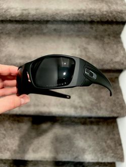NEW Polarized Oakley Fuelcell With Original Packaging