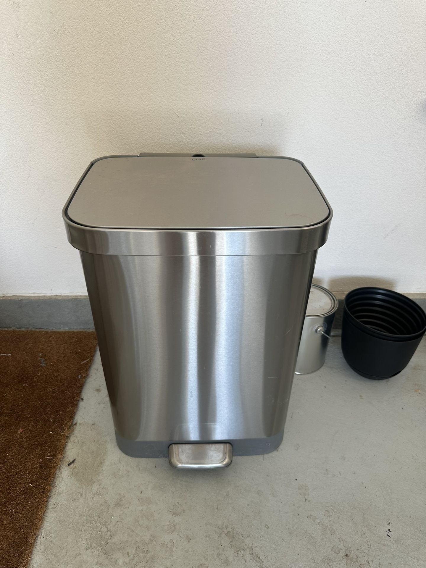 Glad Foot Push Trash Can