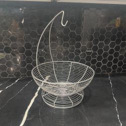 Fruit basket with banana hanger