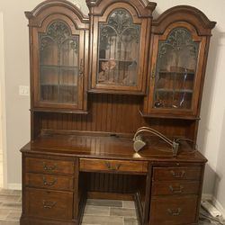 Hutch type computer desk