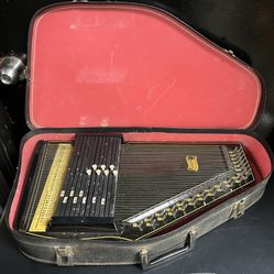 Vintage Oscar Schmidt 12 Chord Autoharp and Case