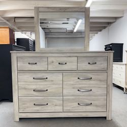 Large Ashley Furniture 7 Drawer Dresser & Mirror - Tons of storage! 