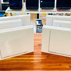 Apple Macbook AIR 13” M2 8GB 256GB SSD NEW SEALED With Apple Care Plus $789 each