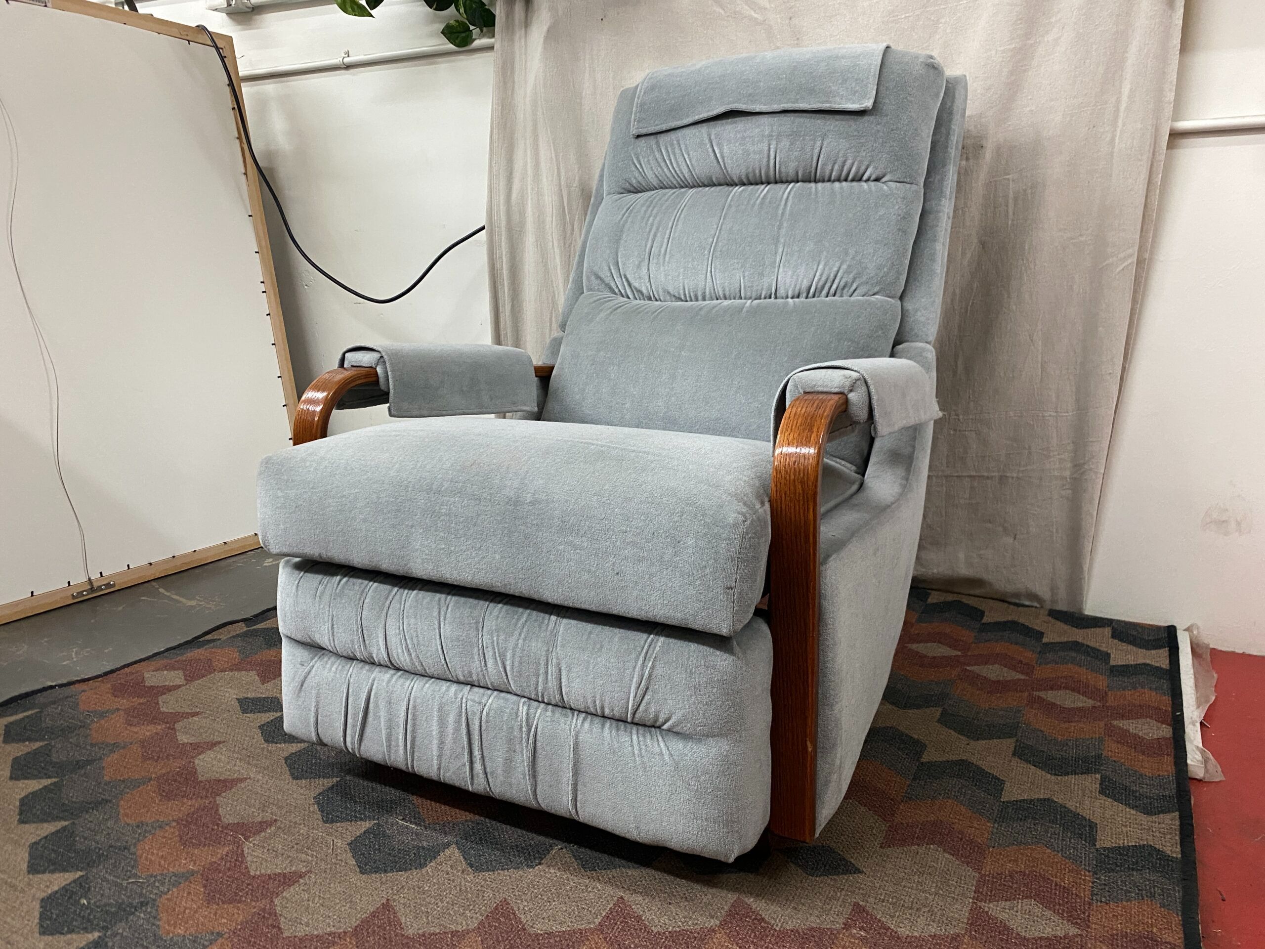 LA-Z-BOY Vintage Light Blue ManualRecling Rocker w/ Wooden Arms
