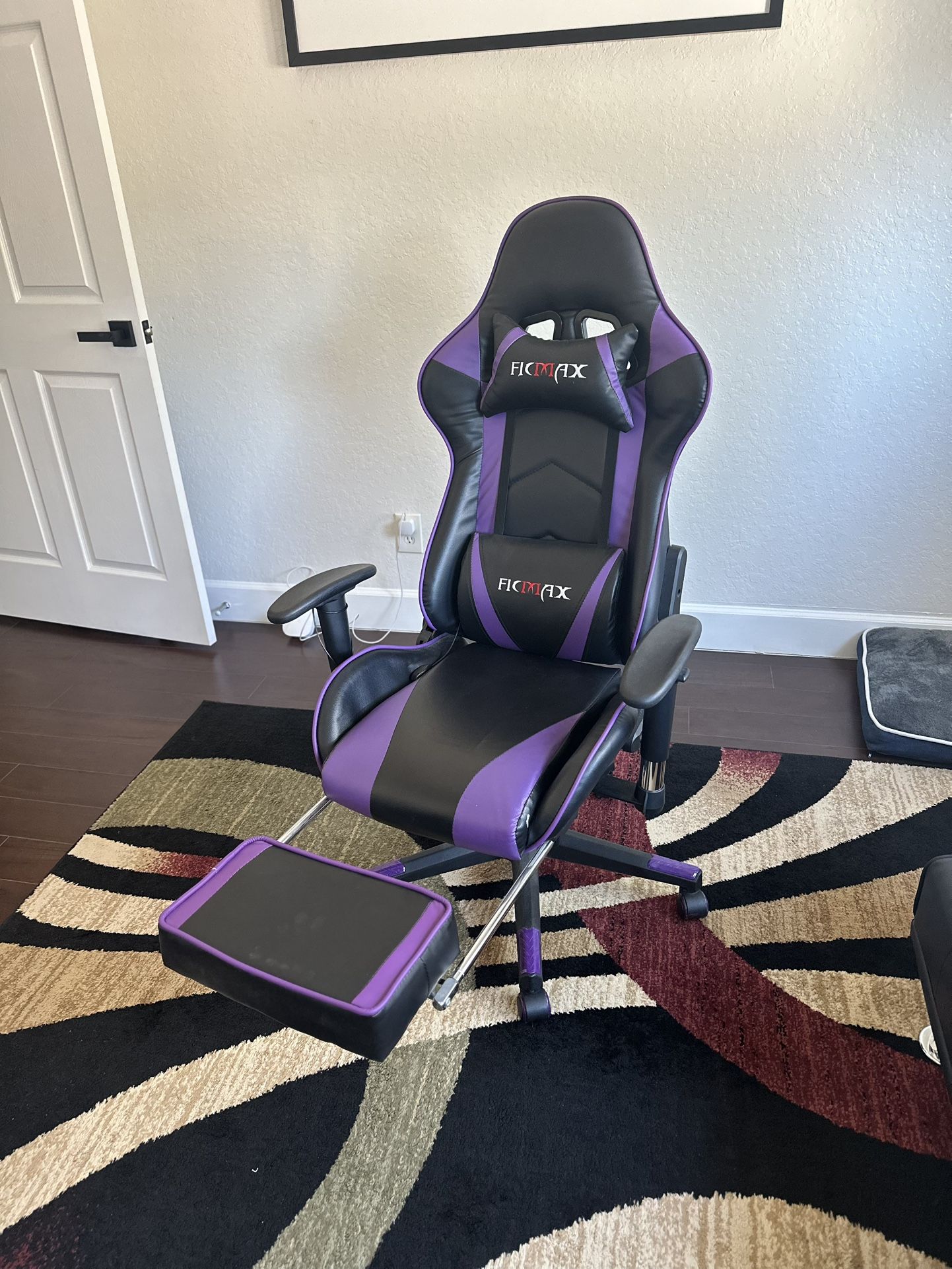 Gaming chair 