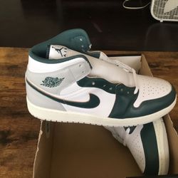 New Men’s Air Jordan 1 Mid SE size 12
