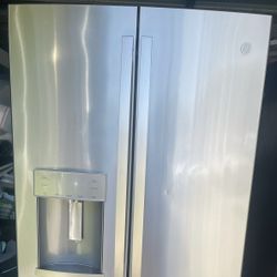 REFRIGERATOR 