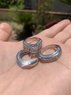 White gold plated three ring set