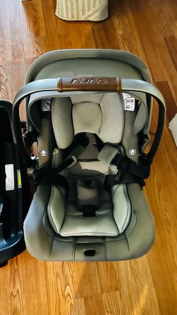 Nuna car seat with base