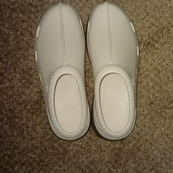 Ugg Clogs Size 6 In Youth 7.5 In Women