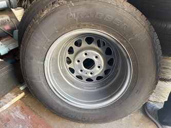 Chevy Silverado Take offs set of 4 tires and rims 255-70-17
