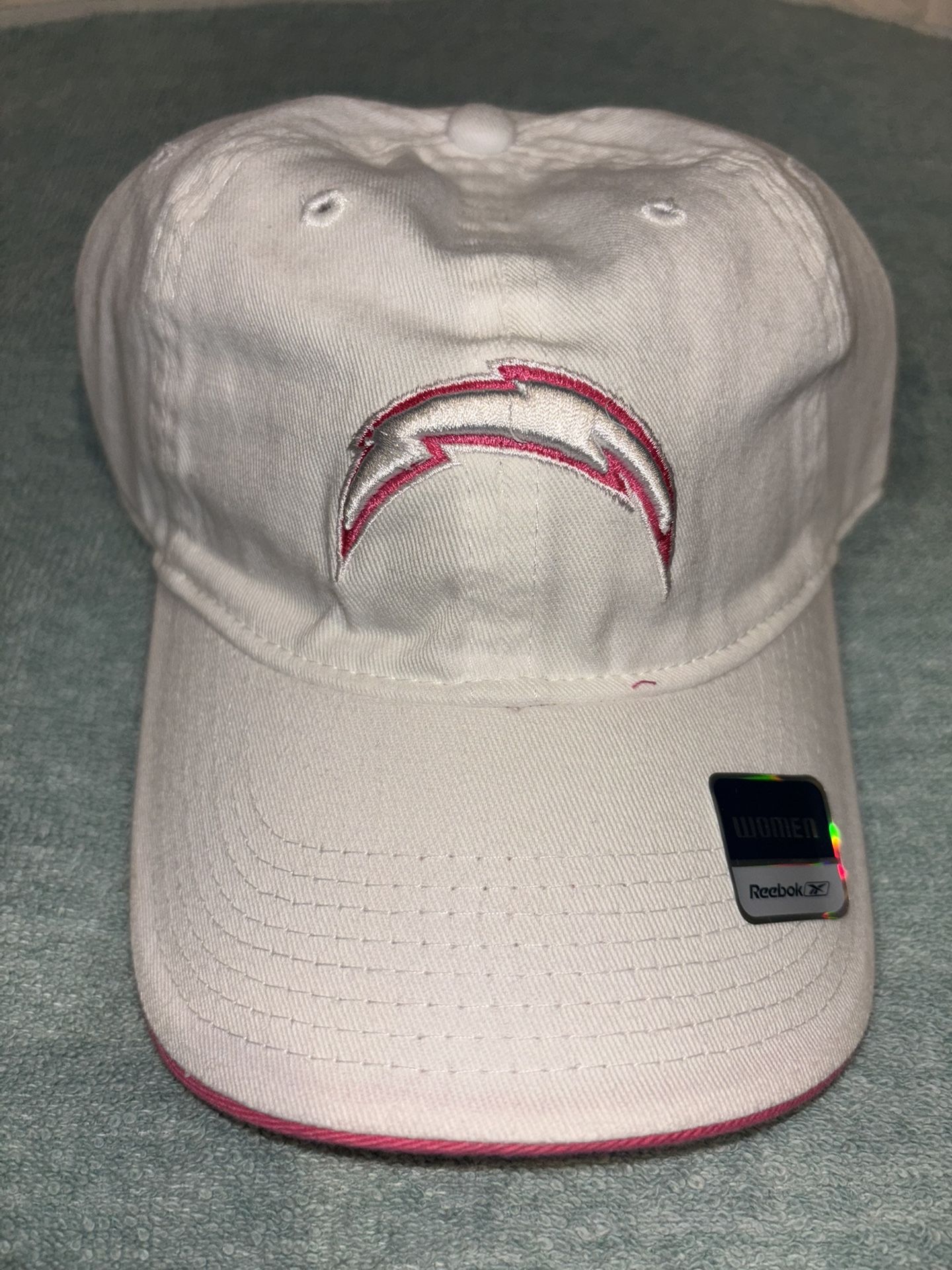 Ladies NWT Los Angeles Chargers Pink Hat 