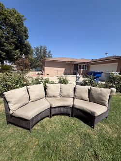 Beautiful patio set 125$$FREE DELIVERY.