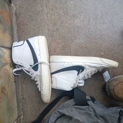 Nike Blazer Mid 77 Size 9.5