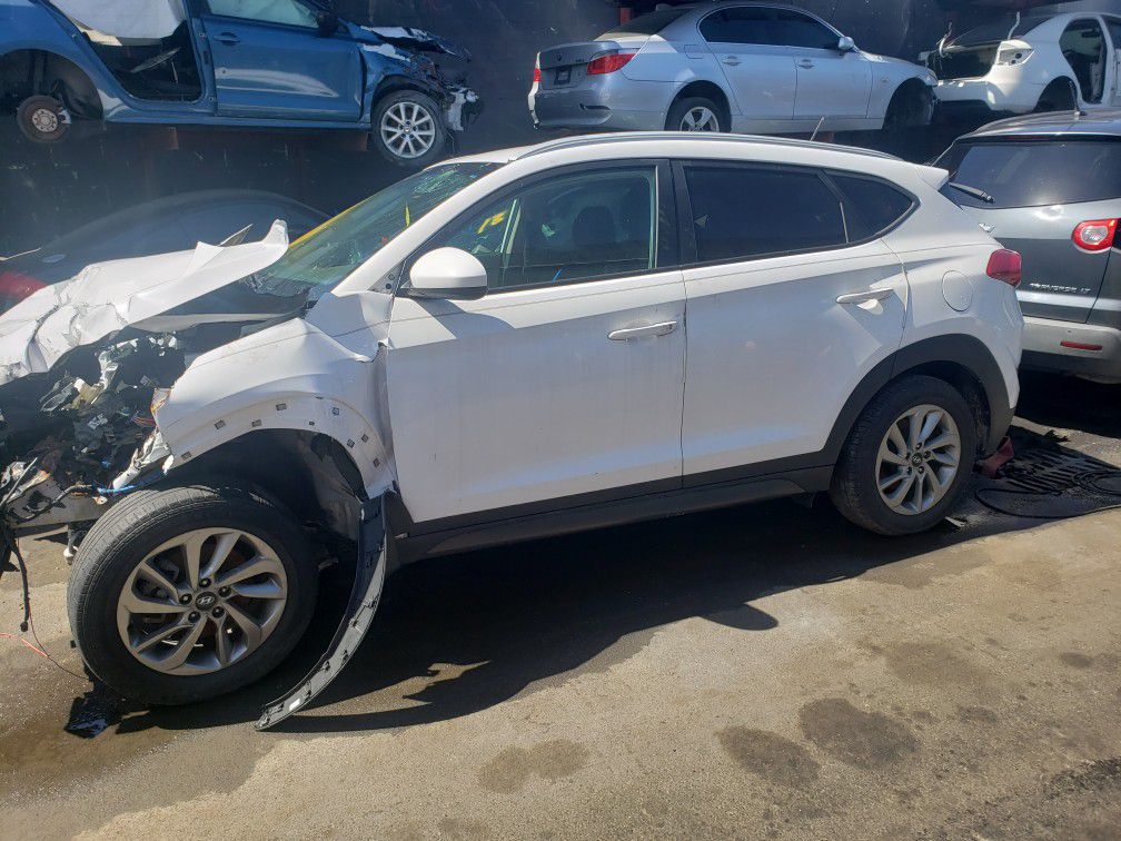 Hyundai Tucson for part out 2017