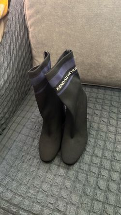 Kendall+Kylie Hailey stretch sock ankle boots size 7.5 M