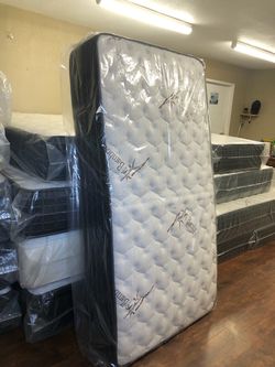 Twin bed 🛏️