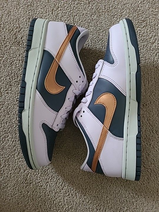 Nike Dunk Low "Copper " Size 7.5wmns/6 Youth