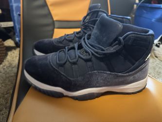 Jordan 11 Blue Velvet Size 11.5 Women/10 Men