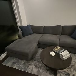 Modern Gray Sectional Sofa with Chaise – Excellent Condition