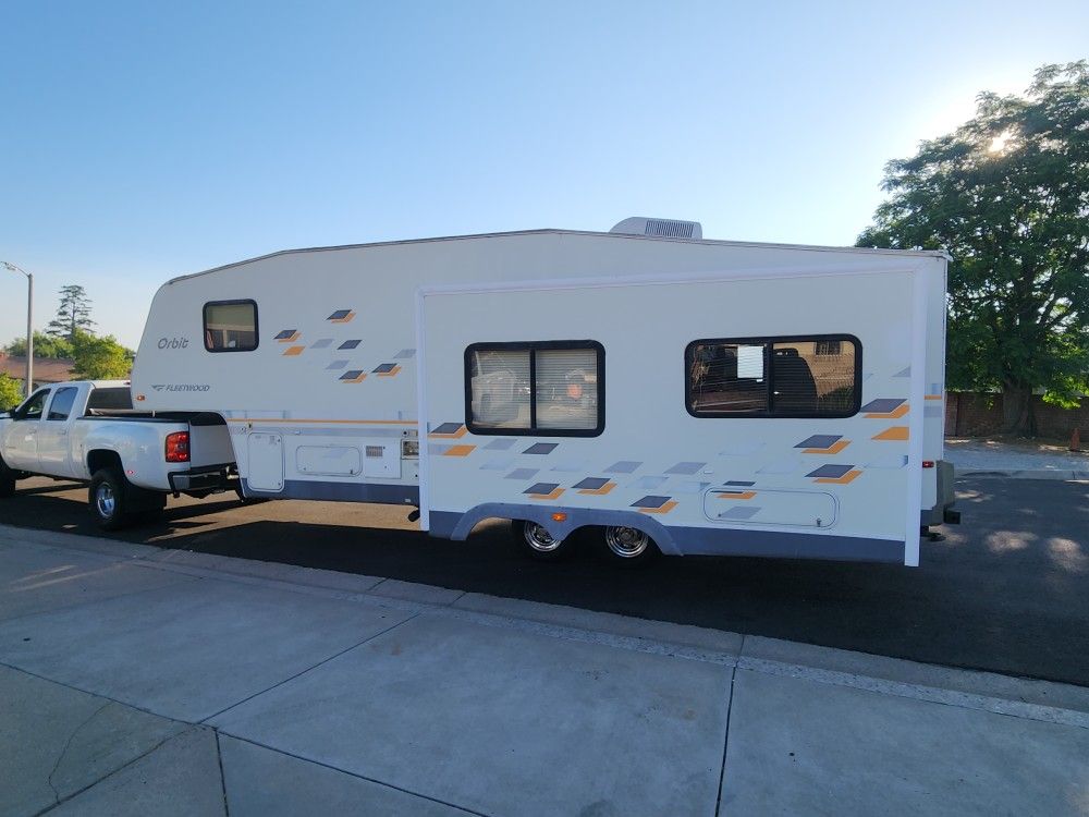2006 fleetwood orbit