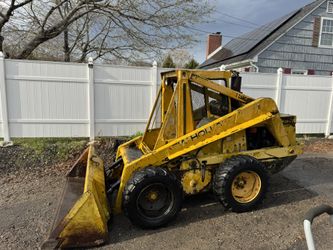 New Holland 779 Skid Steer
