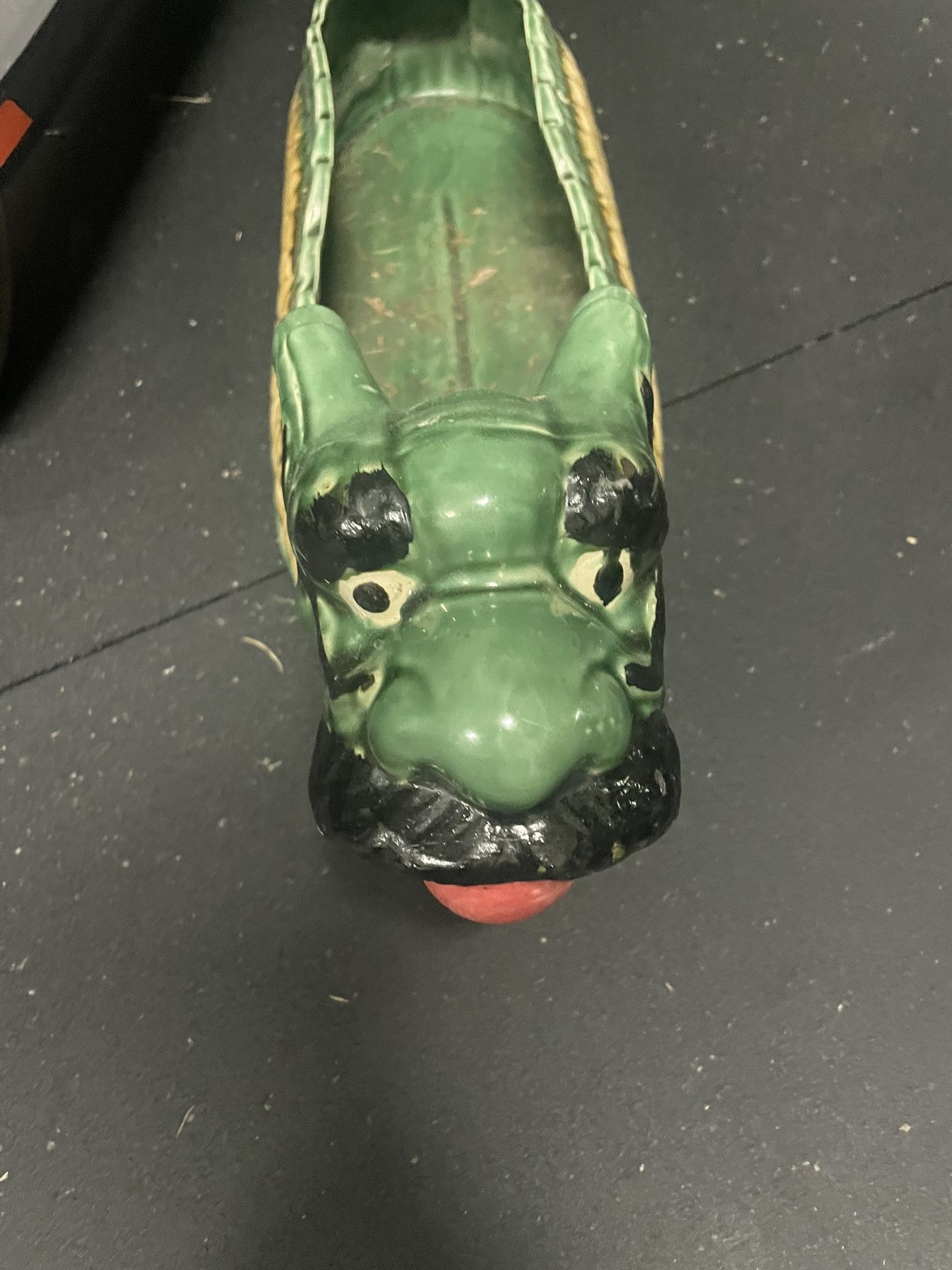 Dragon Flower Bed Pot