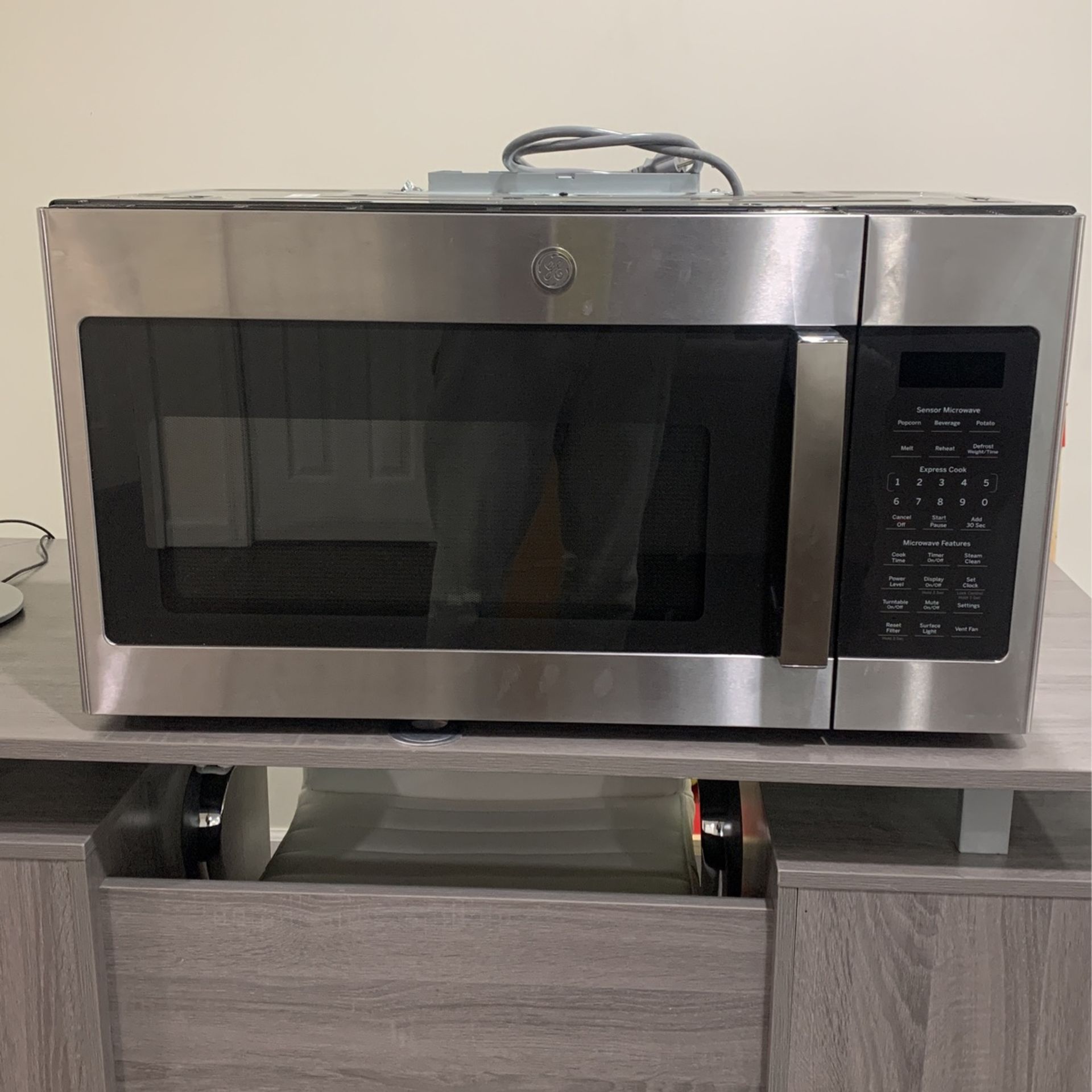 GE 30 inch Series Over the range Microwave