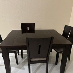 Square Breakfast table with 4 chairs