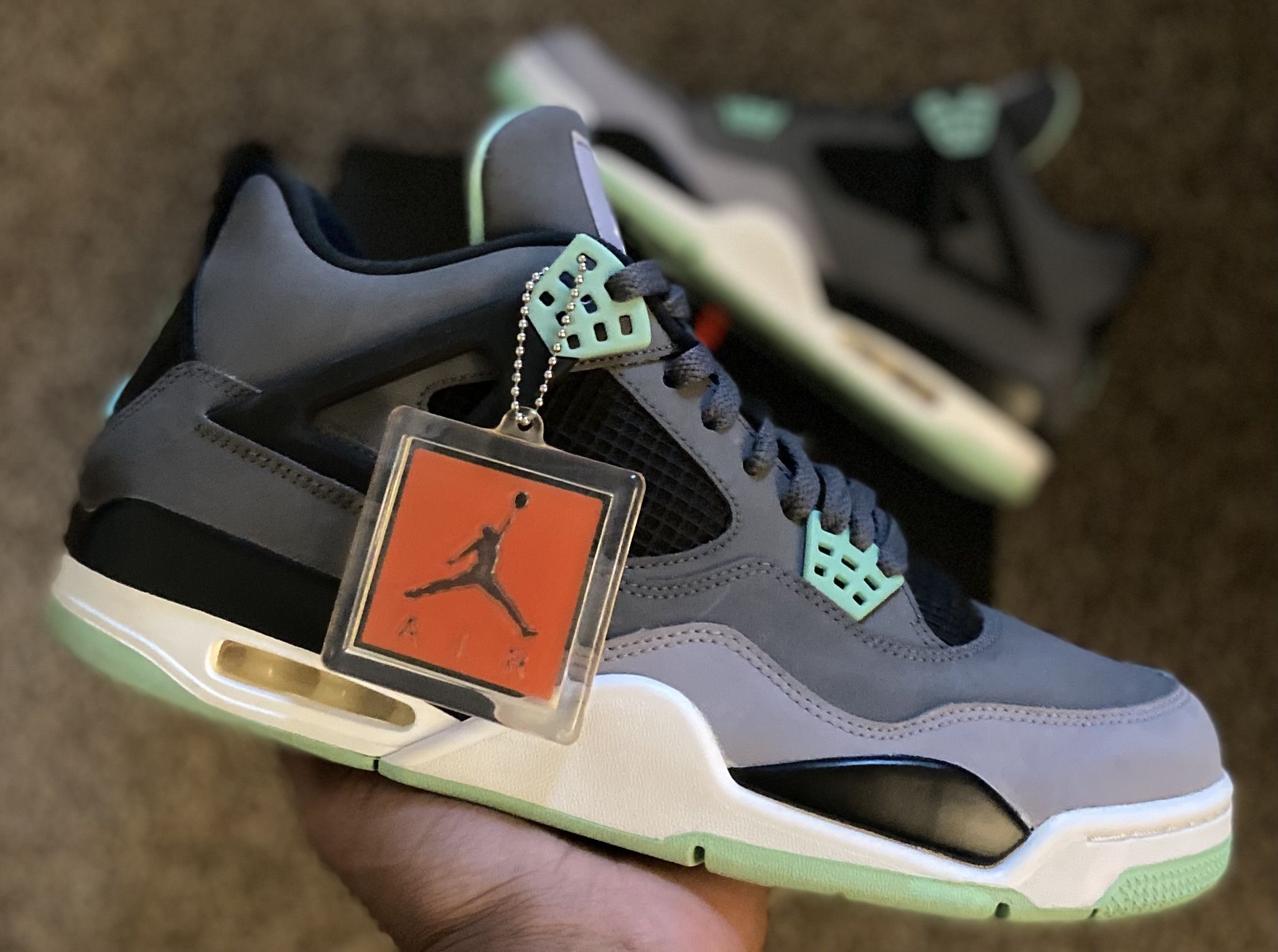 Jordan 4 Green Glow 🚨NEGOTIABLE🚨