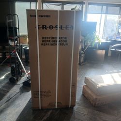 10.1 Cubic Foot Apartment Size Fridge 