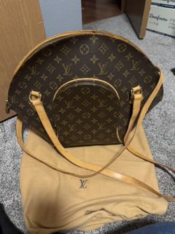 Louis Vuitton GM Ellipse Handbag