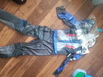 Overwatch boy costume size 4-6
