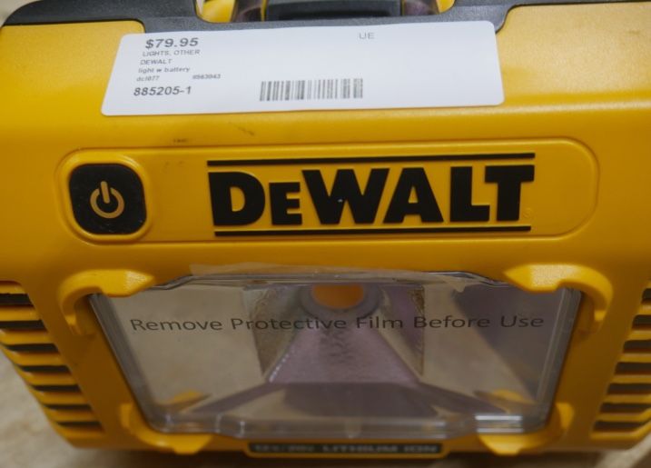 Dewalt DCL077 COMPACT TACK LIGHT & DCB203 2.0AH BATTERY 885205-1