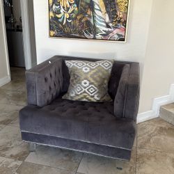 Beautiful Living Room Set Five Pieces